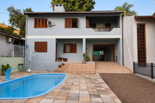 Área externa de casa para alugar com 4 quartos, 242m² em Ouro Branco, Novo Hamburgo
