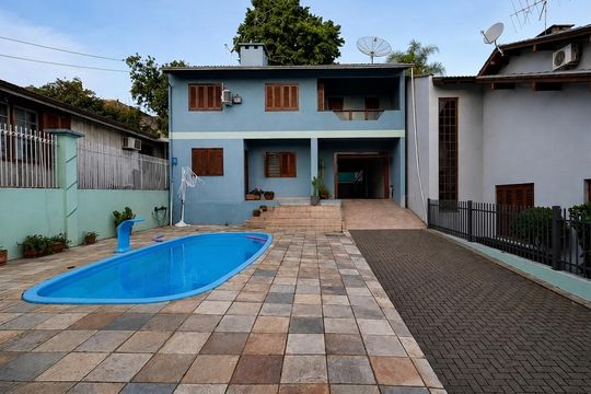 Área externa de casa para alugar com 4 quartos, 242m² em Ouro Branco, Novo Hamburgo