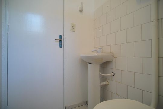 Banheiro social de apartamento à venda com 2 quartos, 41m² em Canudos, Novo Hamburgo