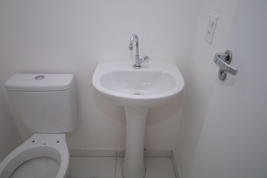 Banheiro 2 de apartamento para alugar com 2 quartos, 42m² em Itaquera, São Paulo