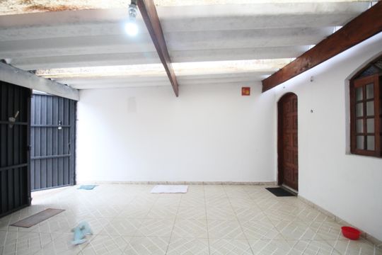 Garagem de casa à venda com 2 quartos, 150m² em Vila Suzana, São Paulo