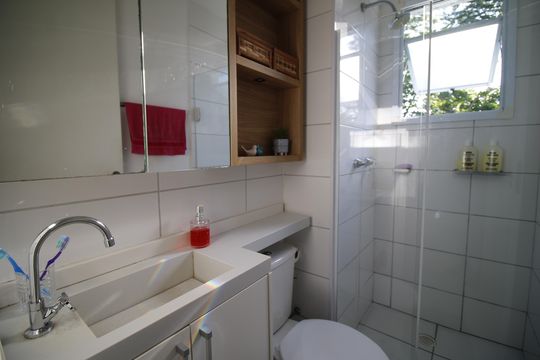 Banheiro de apartamento à venda com 2 quartos, 45m² em Anil, Rio de Janeiro