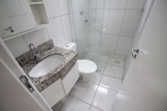 Banheiro de apartamento para alugar com 2 quartos, 49m² em Camargos, Belo Horizonte