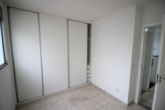 Quarto 1 de apartamento para alugar com 2 quartos, 49m² em Camargos, Belo Horizonte
