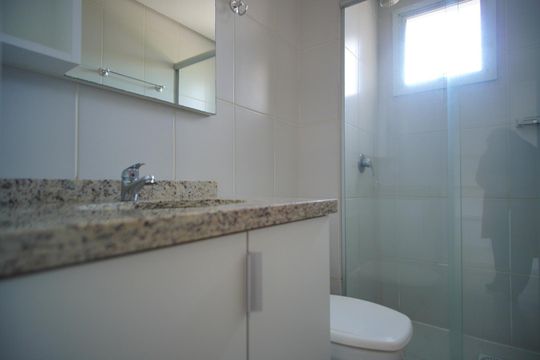 Banheiro de apartamento para alugar com 1 quarto, 59m² em Petrópolis, Porto Alegre