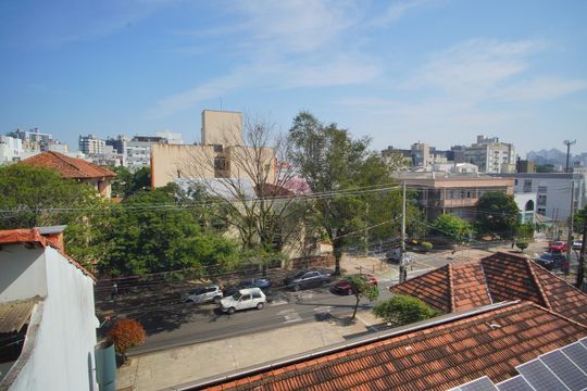 Sala - Vista de apartamento para alugar com 1 quarto, 59m² em Petrópolis, Porto Alegre
