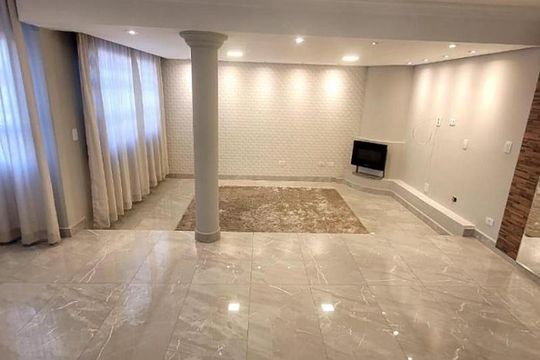 Sala de casa à venda com 3 quartos, 180m² em Parolin, Curitiba