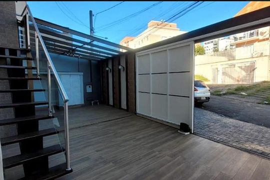 Garagem de casa à venda com 3 quartos, 180m² em Parolin, Curitiba