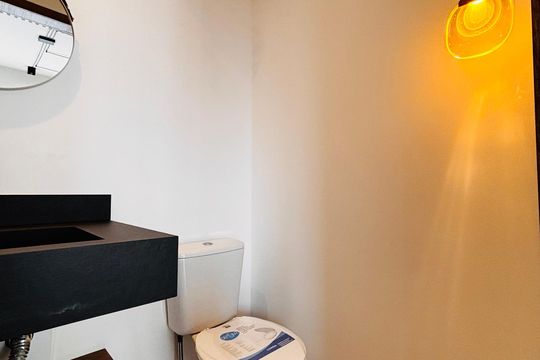 Lavabo de apartamento para alugar com 1 quarto, 53m² em Alphaville Empresarial, Barueri