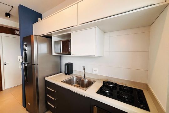 Cozinha de apartamento para alugar com 1 quarto, 53m² em Alphaville Empresarial, Barueri
