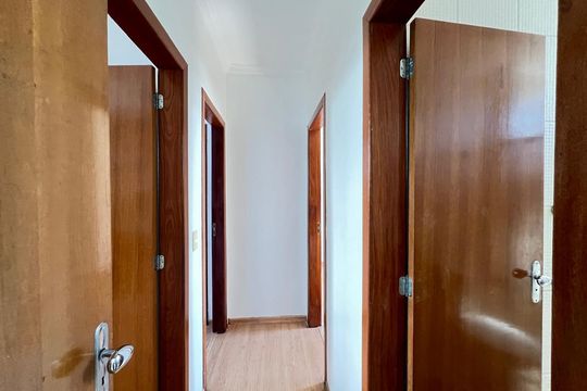 Corredor de apartamento para alugar com 3 quartos, 100m² em Nova Floresta, Belo Horizonte