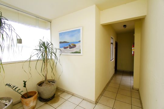Hall de entrada de apartamento para alugar com 3 quartos, 75m² em Alto Barroca, Belo Horizonte