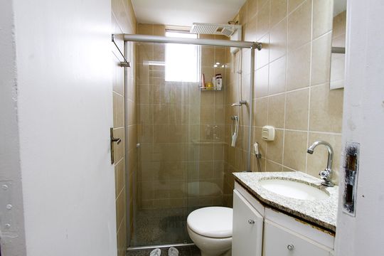 Banheiro da Suíte de apartamento para alugar com 3 quartos, 75m² em Alto Barroca, Belo Horizonte