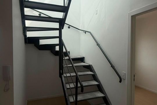 Escada de apartamento para alugar com 1 quarto, 76m² em Santo Amaro, São Paulo