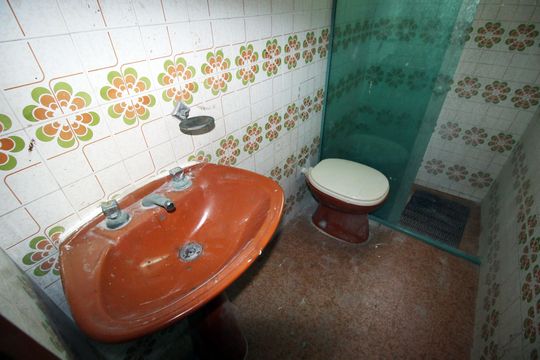 Banheiro de casa para alugar com 2 quartos, 70m² em Cordovil, Rio de Janeiro