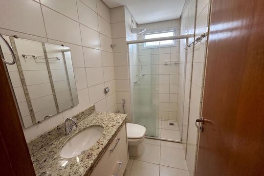 Banheiro de apartamento para alugar com 3 quartos, 89m² em Patrimônio, Uberlândia