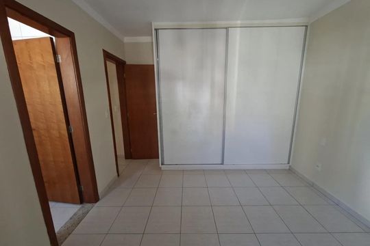 Quarto de apartamento para alugar com 3 quartos, 89m² em Patrimônio, Uberlândia