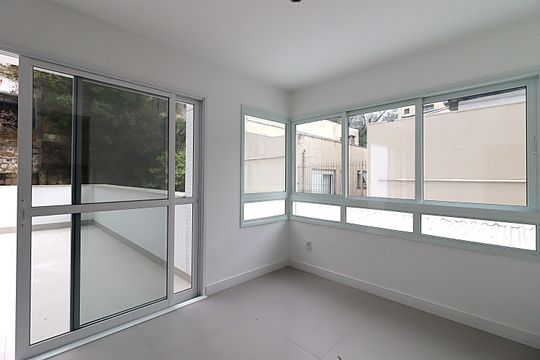 Janela da Sala de apartamento para alugar com 2 quartos, 70m² em Auxiliadora, Porto Alegre