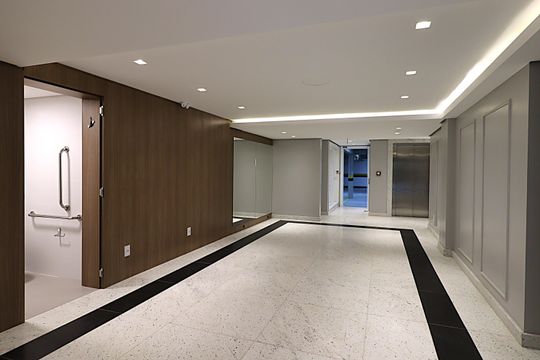 Hall de Entrada de apartamento para alugar com 2 quartos, 70m² em Auxiliadora, Porto Alegre