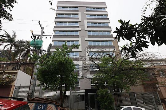 Fachada do bloco de apartamento para alugar com 2 quartos, 70m² em Auxiliadora, Porto Alegre