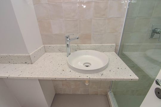 Banheiro Social de apartamento para alugar com 2 quartos, 63m² em Auxiliadora, Porto Alegre
