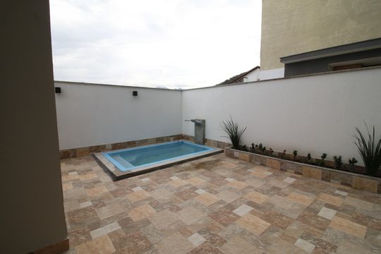 Quintal de casa à venda com 3 quartos, 120m² em Taquara, Rio de Janeiro