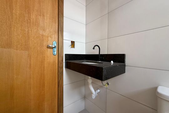 Banheiro de apartamento para alugar com 2 quartos, 65m² em Chacaras Reunidas Santa Terezinha, Contagem