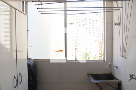 Cozinha e Área de Serviço de apartamento para alugar com 2 quartos, 52m² em Setor Central, Goiânia