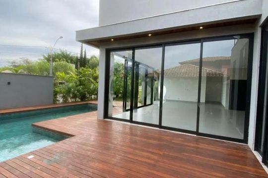 Casa à venda com 6 quartos, 380m² em Chácaras Maringá, Goiânia