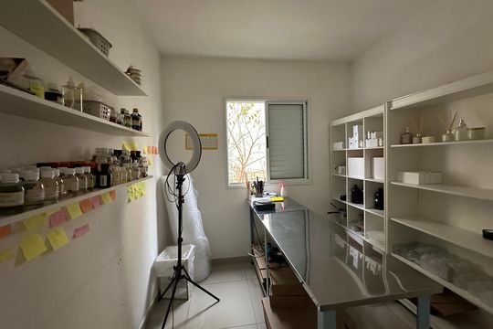 Quarto de apartamento à venda com 2 quartos, 62m² em Jardim Tupanci, Barueri