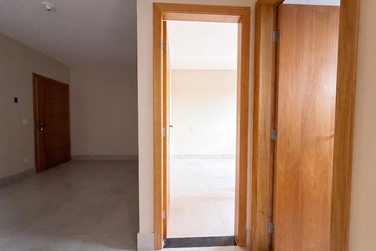 Corredor de apartamento para alugar com 2 quartos, 62m² em Chacaras Reunidas Santa Terezinha, Contagem