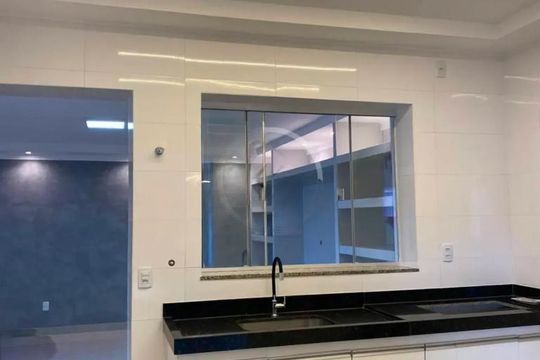 Casa à venda com 4 quartos, 190m² em Parque Anhangura, Goiânia