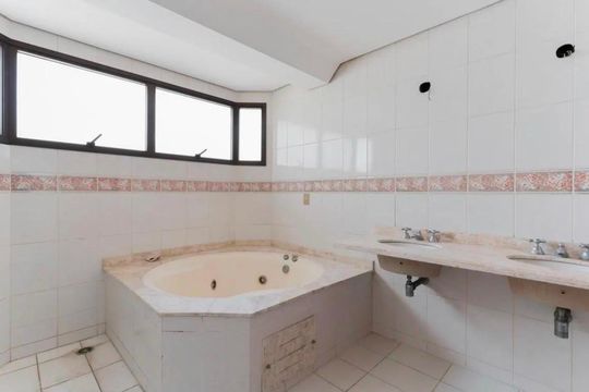 Banheiro de apartamento à venda com 4 quartos, 252m² em Santana, São Paulo