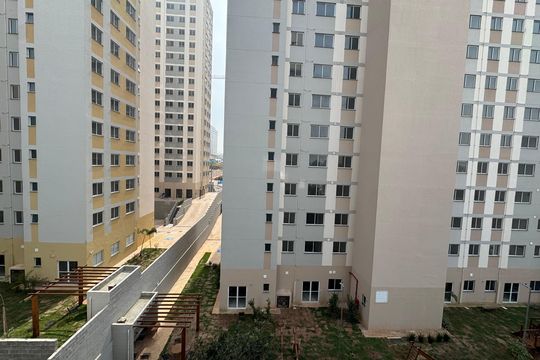 Vista de apartamento à venda com 2 quartos, 55m² em Conjunto Promorar Raposo Tavares, São Paulo