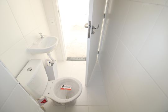 Banheiro de apartamento para alugar com 2 quartos, 49m² em Vila Pedra Branca, São Paulo
