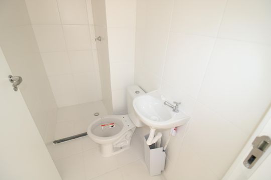 Banheiro de apartamento para alugar com 2 quartos, 49m² em Vila Pedra Branca, São Paulo