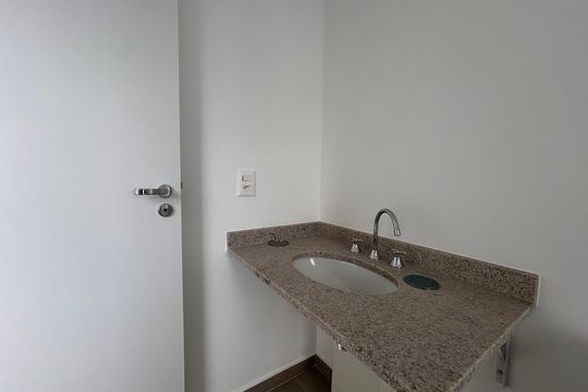 Banheiro da Suíte 1 de apartamento à venda com 2 quartos, 69m² em Itaim Bibi, São Paulo