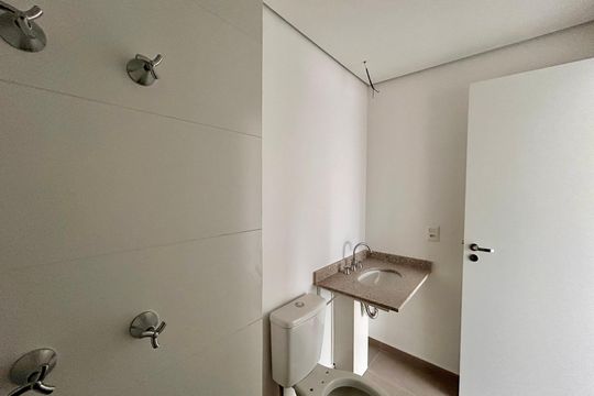 Banheiro da Suíte 2 de apartamento à venda com 2 quartos, 67m² em Itaim Bibi, São Paulo
