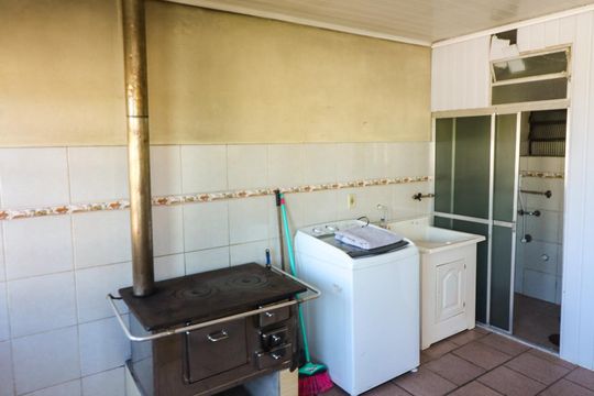 Área de Serviço de casa para alugar com 4 quartos, 300m² em Santa Tereza, Porto Alegre