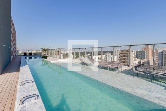 Piscina de apartamento à venda com 2 quartos, 67m² em Itaim Bibi, São Paulo