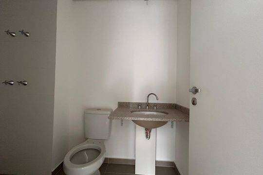 Banheiro da Suíte 2 de apartamento à venda com 2 quartos, 67m² em Itaim Bibi, São Paulo