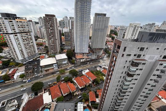 Varanda e área de serviço  de apartamento à venda com 2 quartos, 67m² em Itaim Bibi, São Paulo