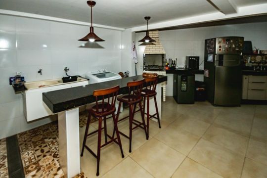 Casa à venda com 4 quartos, 303m² em Santa Amelia, Belo Horizonte