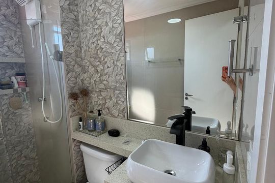 Banheiro de apartamento à venda com 2 quartos, 57m² em Santa Terezinha, Santo André
