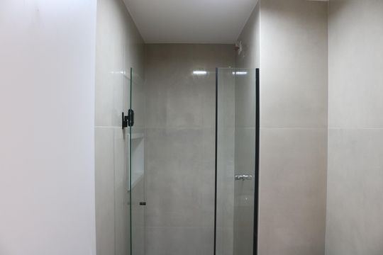 Banheiro de apartamento para alugar com 2 quartos, 38m² em Bom Retiro, São Paulo
