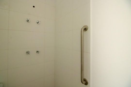 Banheiro de kitnet/studio à venda com 1 quarto, 141m² em Indianópolis, São Paulo