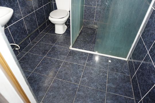 Banheiro da Suíte de casa para alugar com 2 quartos, 120m² em Jardim Valo Verde, Embu das Artes