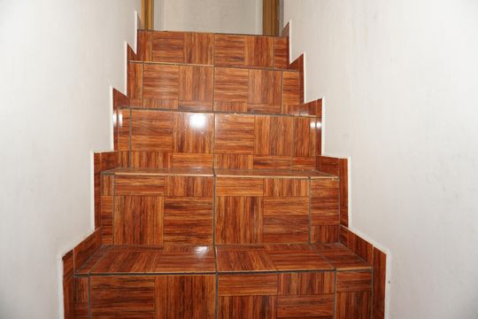 Escada de casa para alugar com 2 quartos, 120m² em Jardim Valo Verde, Embu das Artes