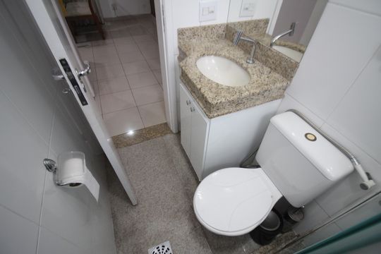 Banheiro de apartamento para alugar com 2 quartos, 49m² em Camargos, Belo Horizonte