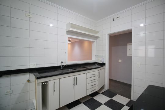 Cozinha de apartamento para alugar com 2 quartos, 74m² em Vila Suzana, São Paulo